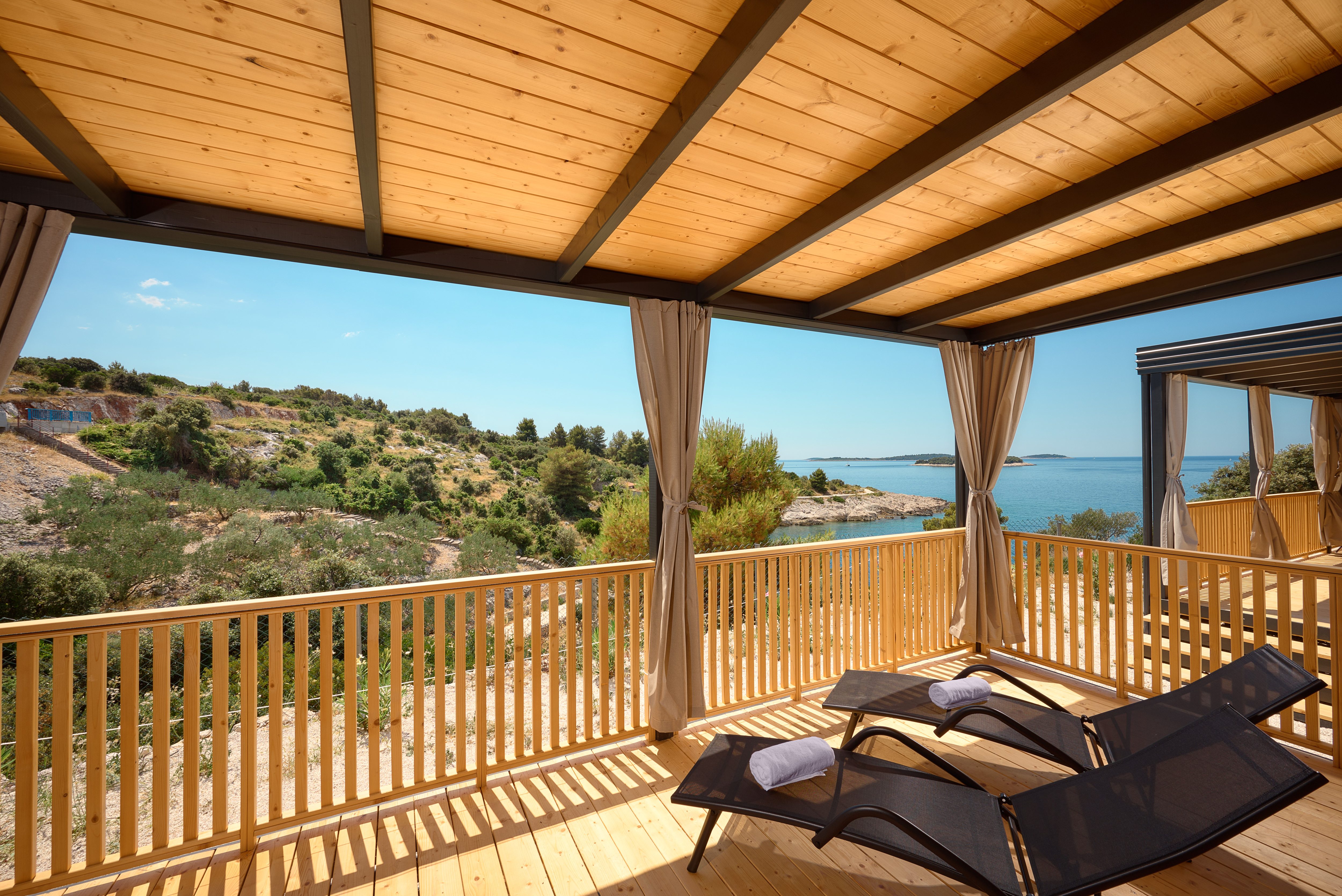 Covered terrace with sea view and loungers