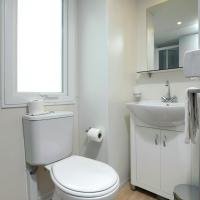 Bathroom with shower, toilet and washbasin