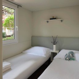 Bedroom with two single beds